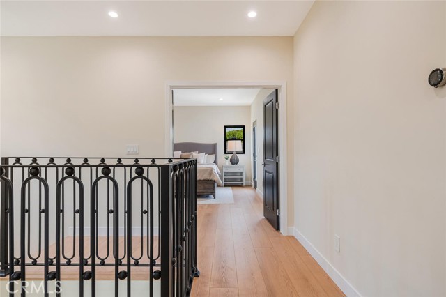 521 N Sparks Street, Burbank CA: https://media.crmls.org/medias/3537ed51-e55f-4ddb-aa1e-88b310d0eafb.jpg