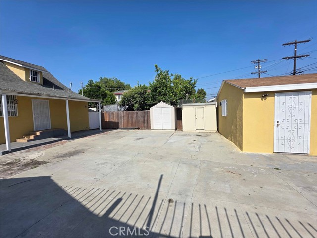 123 E Gage Avenue, Los Angeles CA: https://media.crmls.org/medias/3538e184-61be-4147-9b17-cbec4bd592a7.jpg
