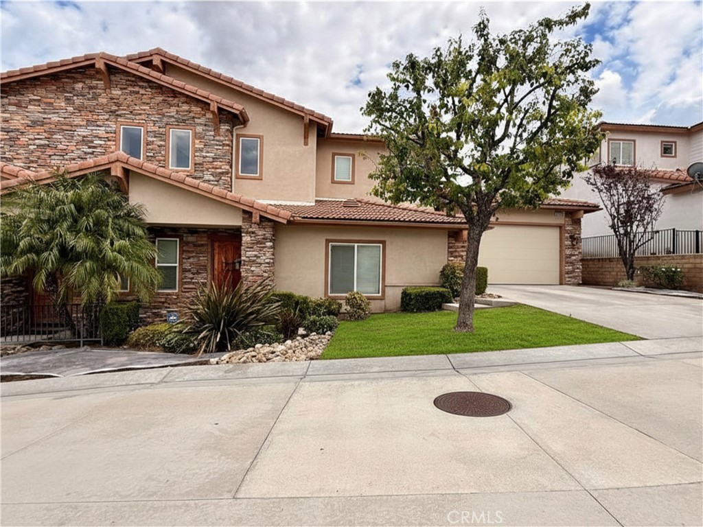 585 Via Pueblo