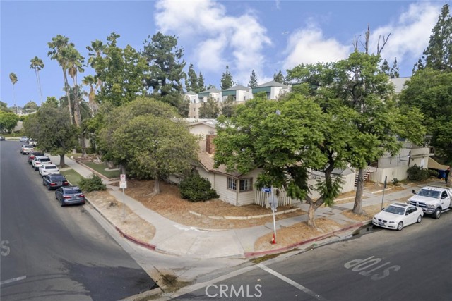 12401 Archwood Street, North Hollywood CA: https://media.crmls.org/medias/353915e5-9db8-480d-9b94-d273cdefb006.jpg