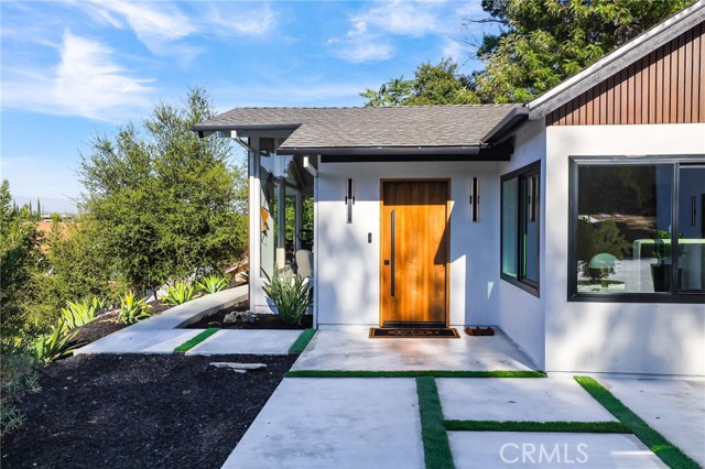 9425 Gierson Avenue, Chatsworth CA: https://media.crmls.org/medias/35392005-177b-4465-b931-cde7f9b11af2.jpg