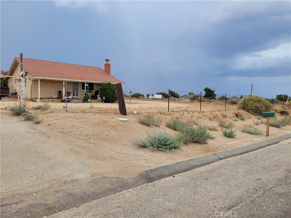 9760 Phelan Road, Oak Hills, CA 92344