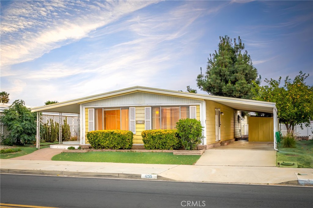 1255 W Johnston