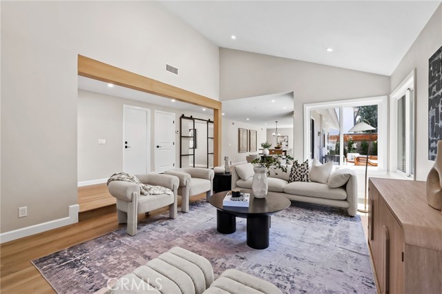 25 Almond Tree Lane, Irvine CA: https://media.crmls.org/medias/353a8148-1bbb-4efd-bab8-8ffe73fb5e15.jpg