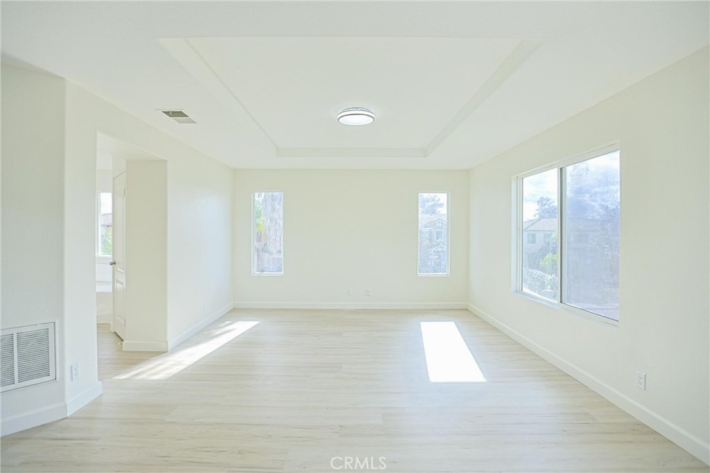 https://media.crmls.org/medias/353b39ef-7feb-424c-84a2-b572c5772c7b.jpg?preset=X-Large