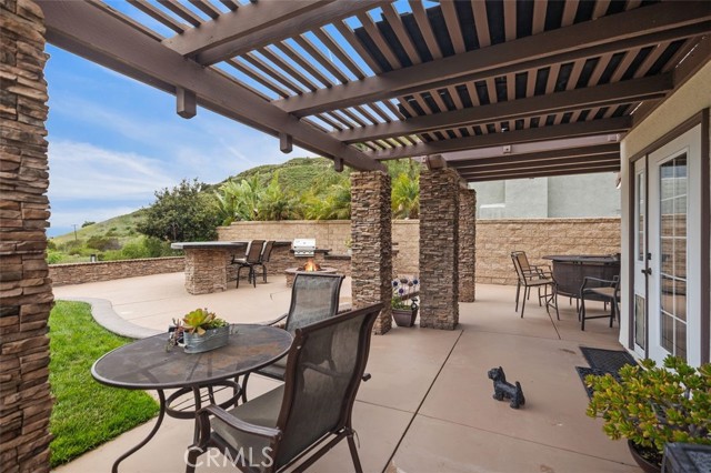 4 Chisholm Trail, Trabuco Canyon CA: https://media.crmls.org/medias/353b9c4d-9b6d-4287-82d6-2b1077c03434.jpg