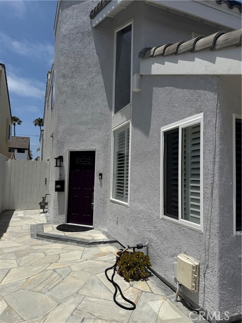 305 21st Street, Huntington Beach CA: https://media.crmls.org/medias/353bdee7-e330-4e3a-ad99-49014fbbd1d2.jpg