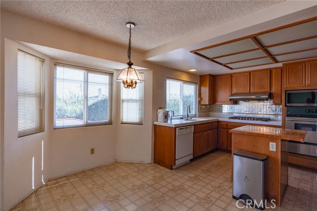 Detail Gallery Image 16 of 51 For 330 Amberwood Dr, Walnut,  CA 91789 - 5 Beds | 3 Baths