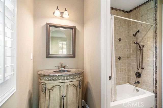 42179 Calle Paramo, Murrieta CA: https://media.crmls.org/medias/353d1760-48eb-41f4-b346-db4a97b1c08c.jpg