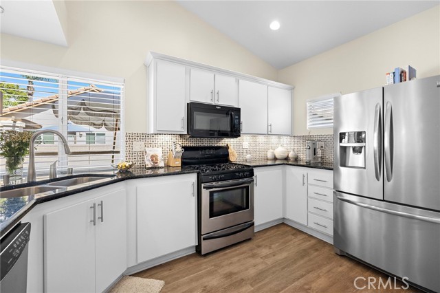 Detail Gallery Image 2 of 31 For 26433 Portola, Mission Viejo,  CA 92692 - 2 Beds | 2 Baths