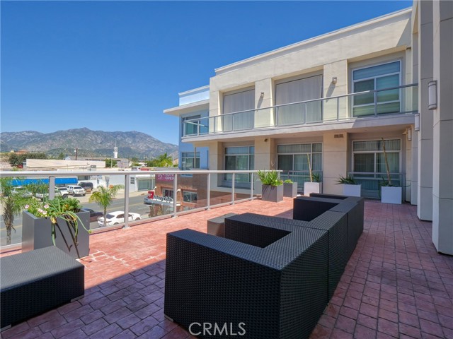 56 E Duarte Road, Arcadia CA: https://media.crmls.org/medias/353f6976-9457-45a7-8272-d91f34dffc8c.jpg