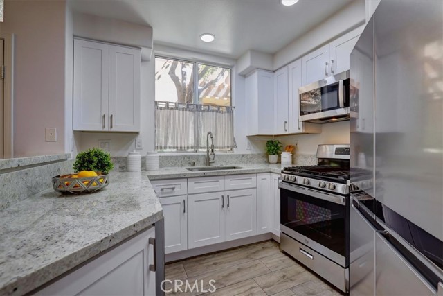 2719 Dietrich Drive, Tustin CA: https://media.crmls.org/medias/353fe506-ef40-44c2-a9a1-ec27f84db4ee.jpg