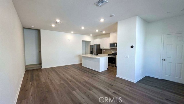 3943 E Carmel Privado, Ontario CA: https://media.crmls.org/medias/35403d5c-0dd2-4309-b5bd-3da7521c3f13.jpg