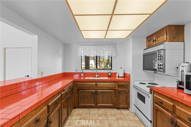 166 Tallyho, Santa Maria CA: https://media.crmls.org/medias/3540a98f-e2ea-420e-a218-0d0c99efb02e.jpg