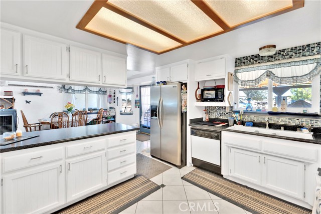 Detail Gallery Image 14 of 43 For 13237 Smoke Tree Rd, Victorville,  CA 92392 - 3 Beds | 2 Baths