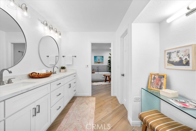 2209 Valley Drive, Manhattan Beach, California 90266, 4 Bedrooms Bedrooms, ,2 BathroomsBathrooms,Residential,Sold,Valley,SB22159548