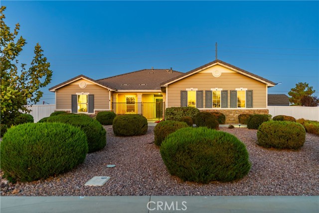 43246 Palm Lane, Lancaster CA: https://media.crmls.org/medias/35420560-edf9-412a-b444-780cfdb2c768.jpg