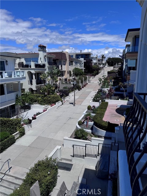 300 19TH Street, Manhattan Beach CA: https://media.crmls.org/medias/354415fa-e4fe-4a0d-96c3-ed4b8b2df080.jpg