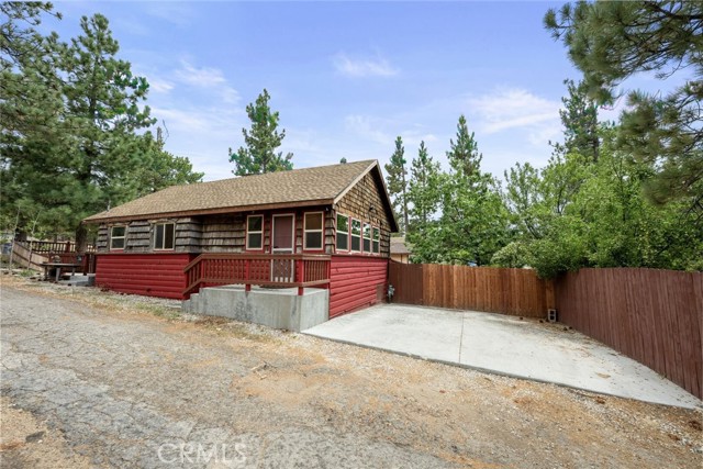 344 Edgemoor Road, Big Bear Lake CA: https://media.crmls.org/medias/354519a2-6e1d-480f-9a78-897c8f44af8c.jpg