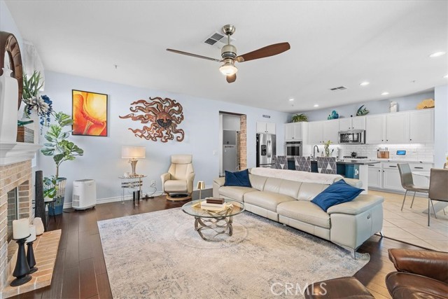 Detail Gallery Image 9 of 26 For 14767 Tennessee Ct, Fontana,  CA 92336 - 4 Beds | 2/1 Baths