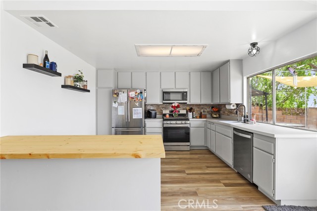 Detail Gallery Image 10 of 30 For 12518 Bernadette St, Pacoima,  CA 91331 - 4 Beds | 2 Baths