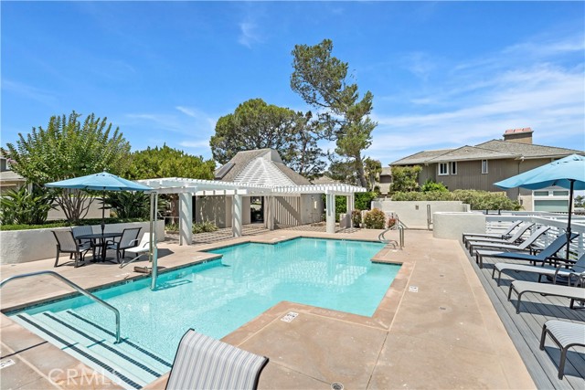 24 Narbonne, Newport Beach CA: https://media.crmls.org/medias/35478f55-7bdf-4590-a966-c66247b28f1d.jpg