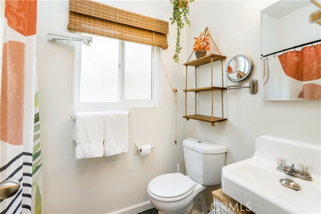 159 Roycroft Avenue, Long Beach CA: https://media.crmls.org/medias/3547e5f6-d113-4019-92f7-ac1f44d01043.jpg