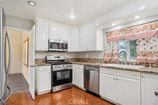 Detail Gallery Image 8 of 21 For 808 Daybreak Ct, San Jacinto,  CA 92582 - 4 Beds | 3 Baths