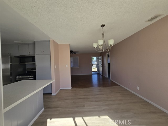 Detail Gallery Image 5 of 14 For 560 Hart St, Hemet,  CA 92543 - 3 Beds | 2/1 Baths