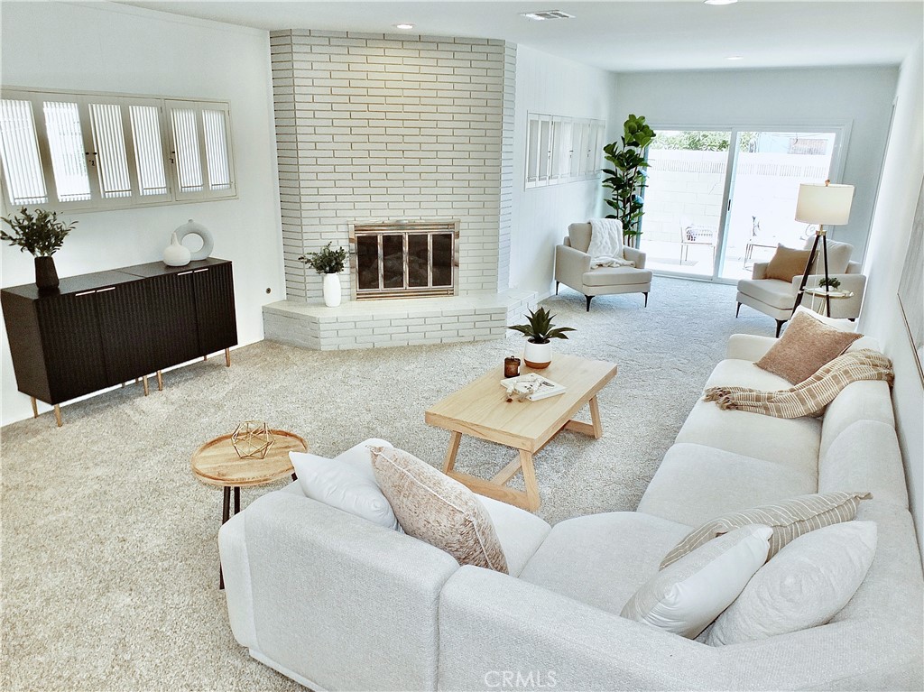 https://media.crmls.org/medias/3549cb2e-1263-4ec1-a343-97cdf9e69250.jpg?preset=X-Large