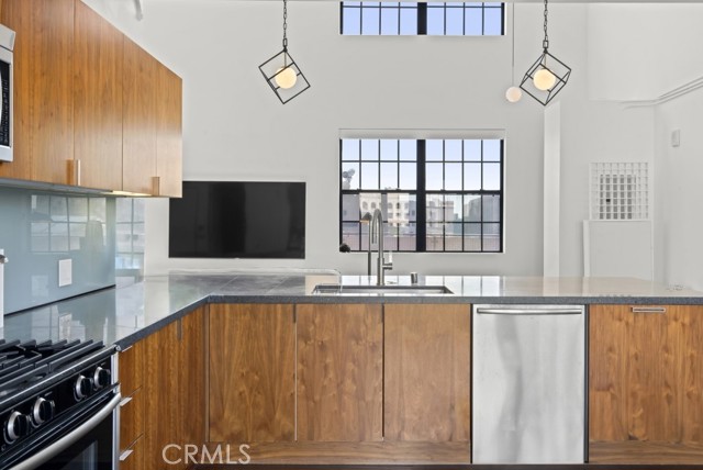 Detail Gallery Image 12 of 52 For 746 S Los Angeles St #1201,  Los Angeles,  CA 90014 - 2 Beds | 3 Baths