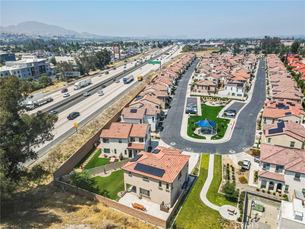 https://media.crmls.org/medias/354b2dbb-30f1-452c-95ad-07a89df9a2b3.jpg?preset=X-Large