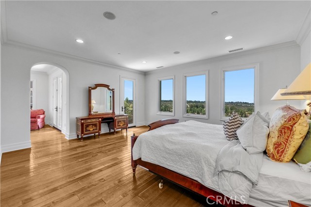 25 Village Way, Irvine CA: https://media.crmls.org/medias/354b954c-3240-40ce-bc4e-076a55d01d70.jpg