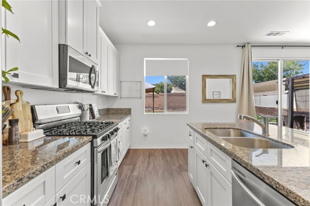 Detail Gallery Image 17 of 67 For 36802 Cascina Ln, Beaumont,  CA 92223 - 3 Beds | 2/1 Baths