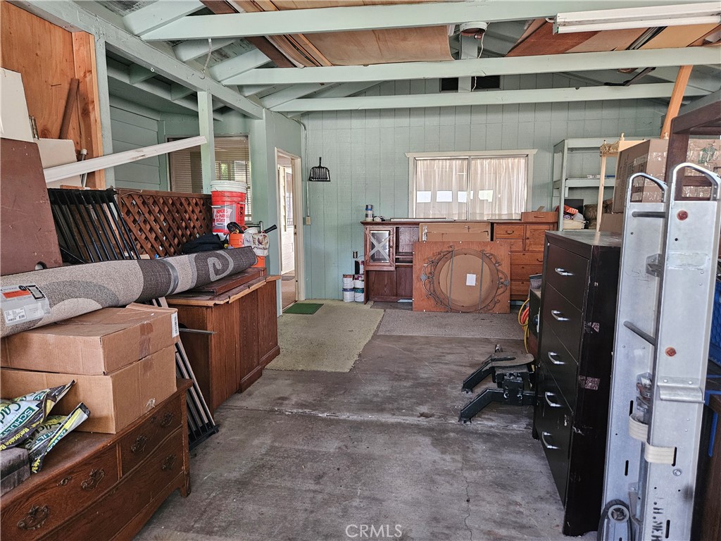 https://media.crmls.org/medias/354d26a3-bf8b-486b-9a00-8b415a51850b.jpg?preset=X-Large