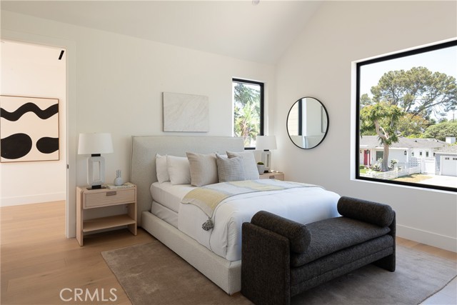 Detail Gallery Image 31 of 39 For 4936 Strohm Ave, Toluca Lake,  CA 91601 - 6 Beds | 6/1 Baths