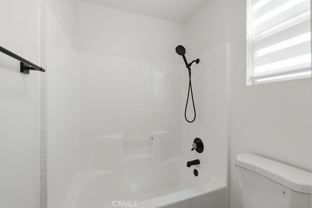 https://media.crmls.org/medias/354dc25c-f47a-4219-b1c0-5547056eda5a.jpg?preset=X-Large