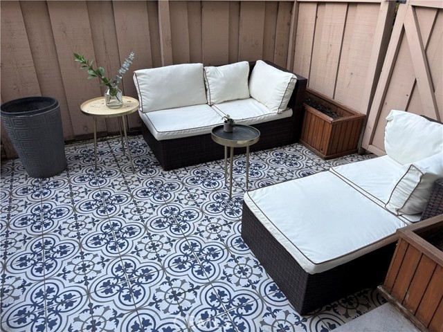 5533 Edward E Horton Lane, Encino CA: https://media.crmls.org/medias/354fac98-ada1-4f7e-8beb-3dd86447267a.jpg
