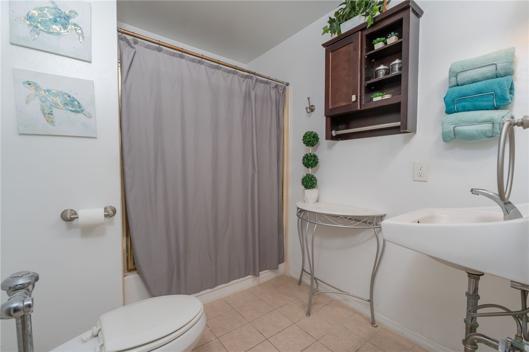 Detail Gallery Image 20 of 32 For 5805 Lisa Ct, Bakersfield,  CA 93304 - 3 Beds | 2 Baths