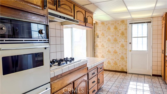 1702 E Bach Street, Carson CA: https://media.crmls.org/medias/355155bc-9005-40ad-82b9-ba600eea924b.jpg
