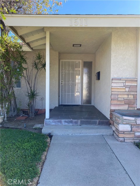 Detail Gallery Image 2 of 14 For 1511 S Main, Corona,  CA 92882 - 3 Beds | 2 Baths