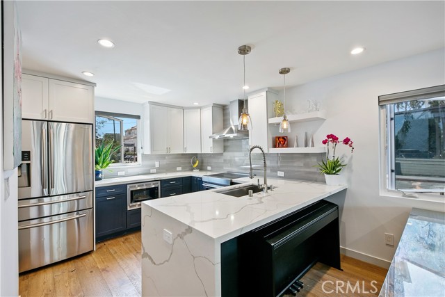 Detail Gallery Image 8 of 41 For 3512 Pacific Ave #2,  Los Angeles,  CA 90292 - 2 Beds | 2 Baths