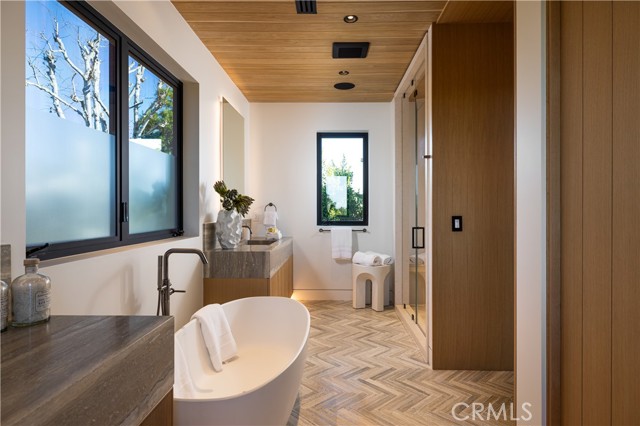 Detail Gallery Image 26 of 48 For 2100 Windward Ln, Newport Beach,  CA 92660 - 5 Beds | 5/3 Baths