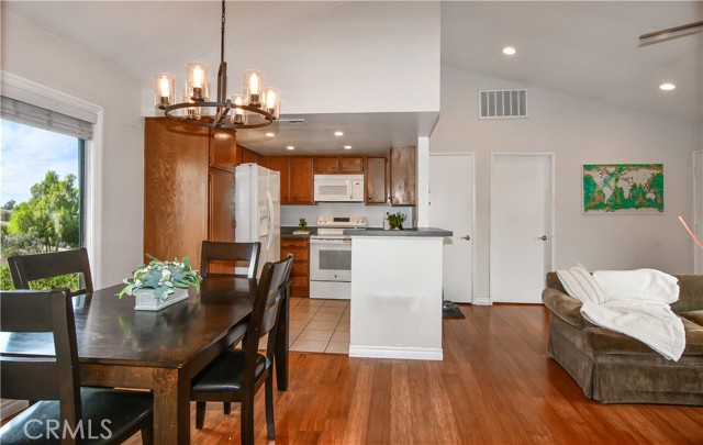 887 W 34th, Long Beach CA: https://media.crmls.org/medias/355452cf-2e08-4484-acbe-1e8e8926c120.jpg