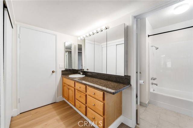 Image 34 of 62 For 6600 Warner  241