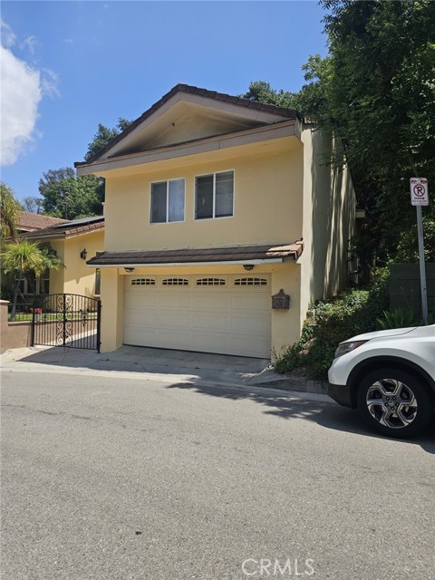 3946 Knobhill Drive, Sherman Oaks CA: https://media.crmls.org/medias/35558752-5d19-4f47-9e37-12bfbac5b701.jpg