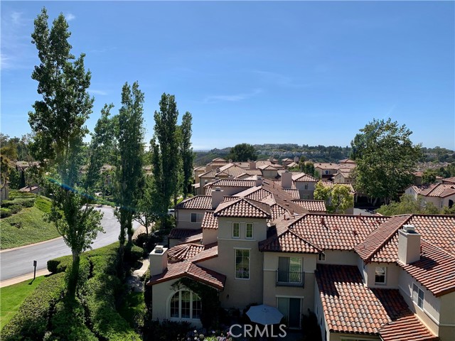 16 Teramo Court, Newport Coast CA: https://media.crmls.org/medias/35567e0c-7155-4f9b-8562-ccb75d98be2c.jpg