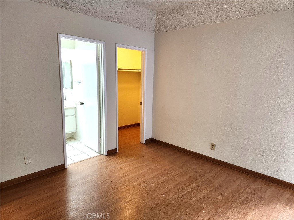 https://media.crmls.org/medias/3556c843-c1b1-4d78-b7ef-b192f241a69e.jpg?preset=X-Large