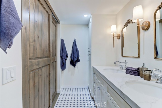40 Lobelia, Rancho Santa Margarita CA: https://media.crmls.org/medias/3557a381-1611-42fd-acce-eebae3043e2f.jpg