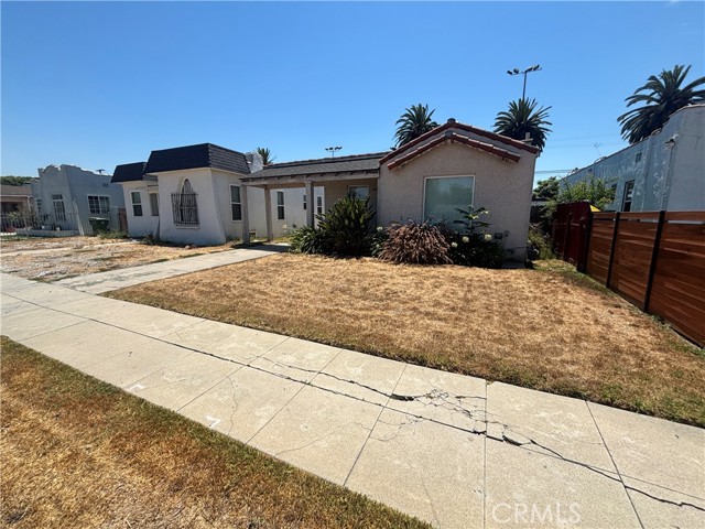 1626 W 60th Place, Los Angeles CA: https://media.crmls.org/medias/35581c4c-af61-46f5-b35b-8663e81b6d81.jpg